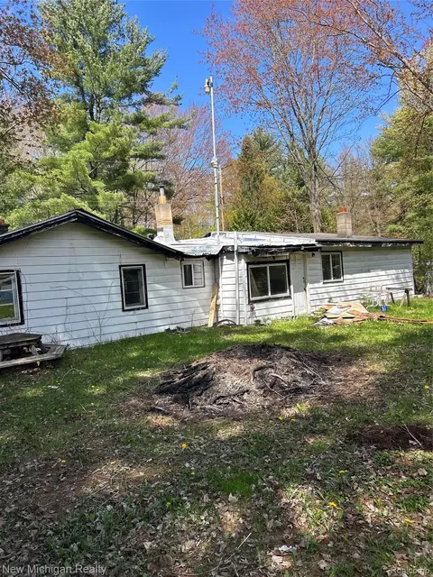 242 Hickory St, Hay, MI 48624 photo 4