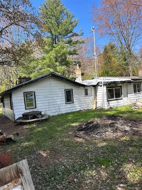 242 Hickory St, Hay, MI 48624 photo 5