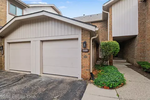 6489 Maple Hills Dr, Bloomfield Hills, MI 48301