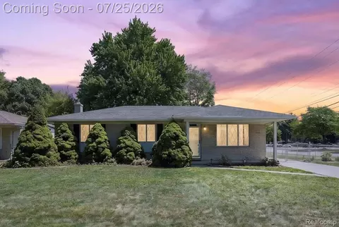 37018 Tamarack Dr, Sterling Heights, MI 48310