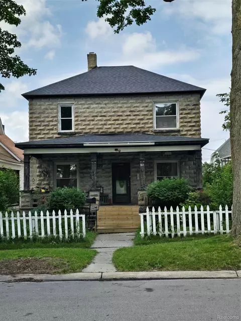 811 Howard St, Port Huron, MI 48060