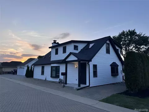48481 Harbor Dr, Chesterfield, MI 48047