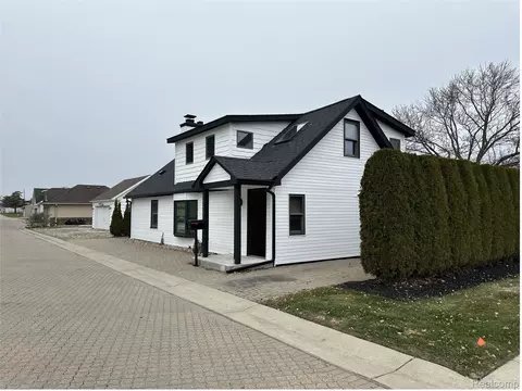 48481 Harbor Dr, Chesterfield, MI 48047