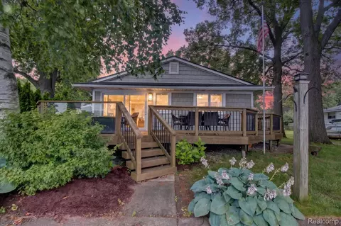35 N Hulbert St, White Lake, MI 48386