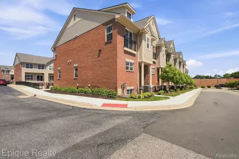 25495 Grandview Ln #25, Novi, MI 48375