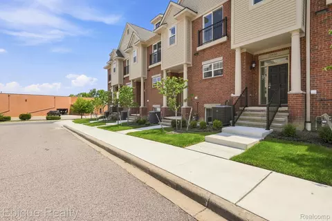 25558 Grandview Ln #38, Novi, MI 48375