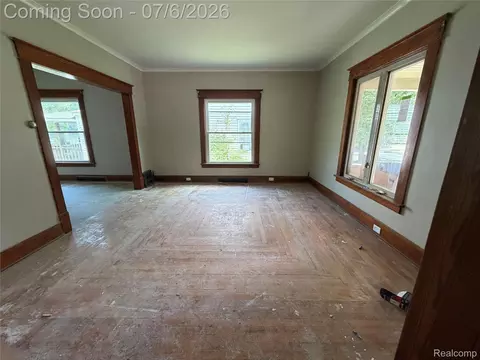 Living - 808 Division St, Owosso, MI 48867 photo 1 of 3