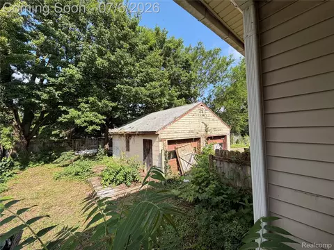 Exterior - 808 Division St, Owosso, MI 48867 photo 3 of 4