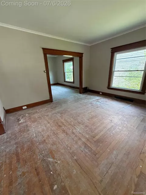 Living - 808 Division St, Owosso, MI 48867 photo 2 of 3