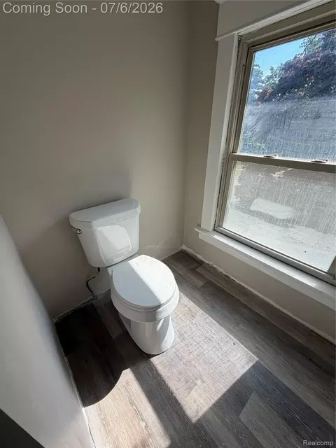 Bath - 808 Division St, Owosso, MI 48867 photo 3 of 3