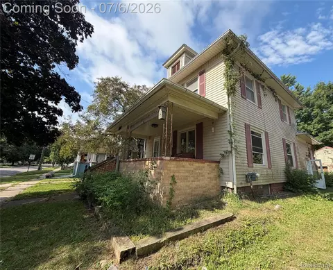 Exterior - 808 Division St, Owosso, MI 48867 photo 4 of 4