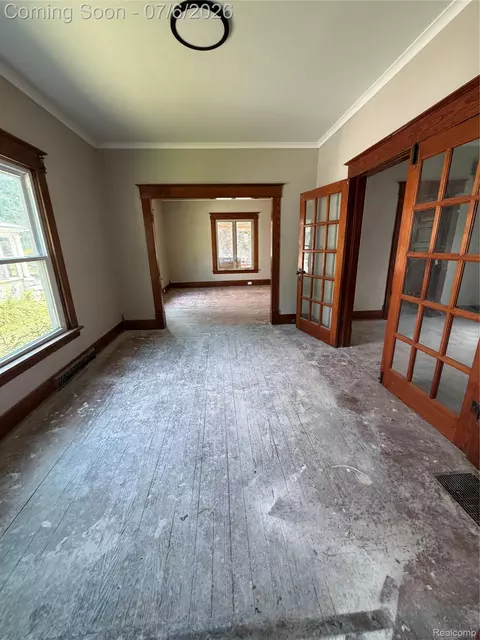 Living - 808 Division St, Owosso, MI 48867 photo 3 of 3