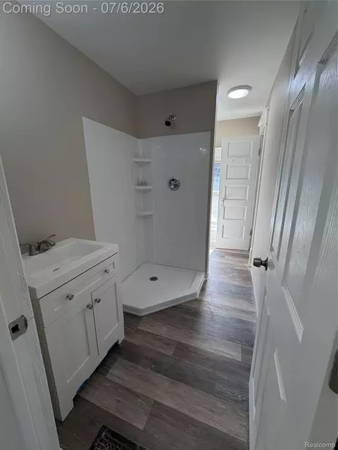 Bath - 808 Division St, Owosso, MI 48867 photo 2 of 3