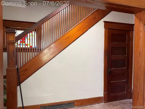 Entry Way - 808 Division St, Owosso, MI 48867 photo 1 of 2