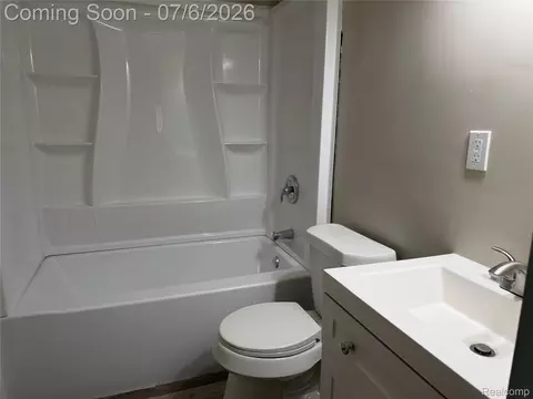 Bath - 808 Division St, Owosso, MI 48867 photo 1 of 3