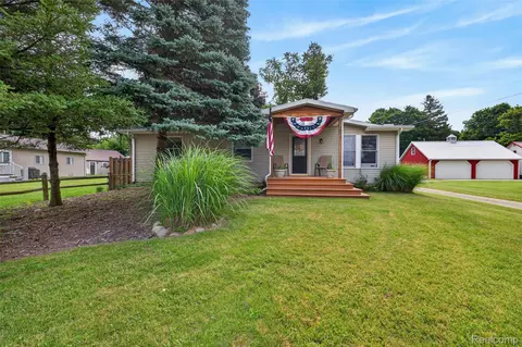 5977 Anglers Dr, Ortonville, MI 48462