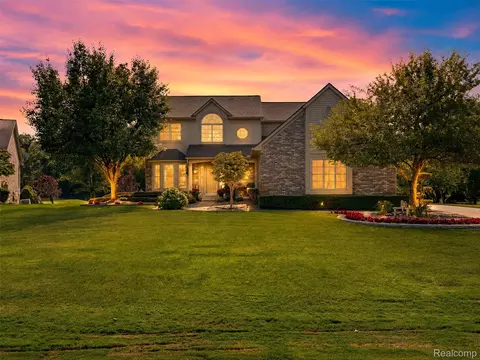 7903 Turnberry Dr, Northfield, MI 48189