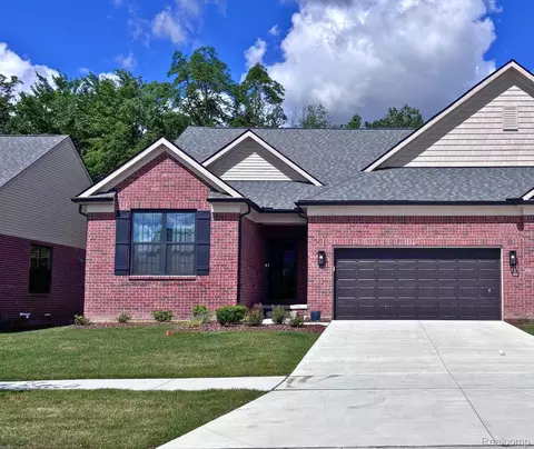 55789 Oak Pointe Dr, Shelby Township, MI 48315