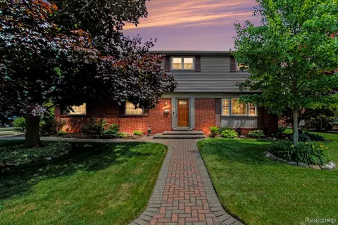 17562 Fairway St, Livonia, MI 48152