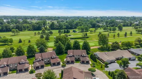 904 Country Club Dr, Saint Clair Shores, MI 48082