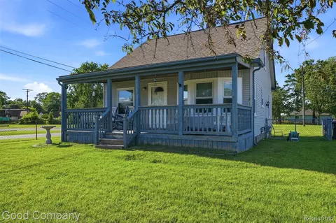 4415 Auburn Rd, Shelby Township, MI 48317