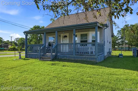 4415 Auburn Rd, Shelby Township, MI 48317
