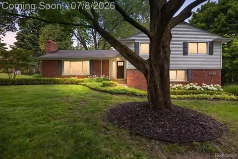 4409 W Orchard Hill Dr, Bloomfield Hills, MI 48304
