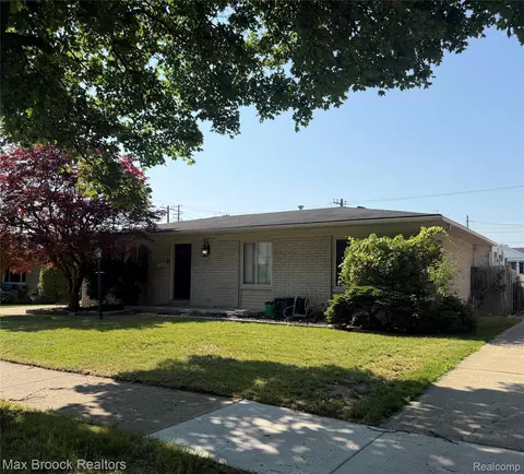 7094 Jenerous Dr, Center Line, MI 48015