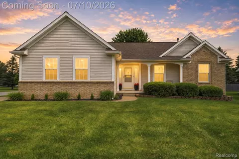 5275 E Maple Ave, Grand Blanc, MI 48439