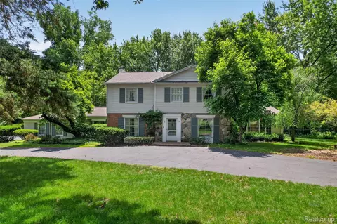 321 Barden Rd, Bloomfield Hills, MI 48304