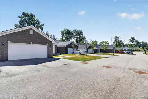 26640 Orchard Lake Rd, Farmington Hills, MI 48334
