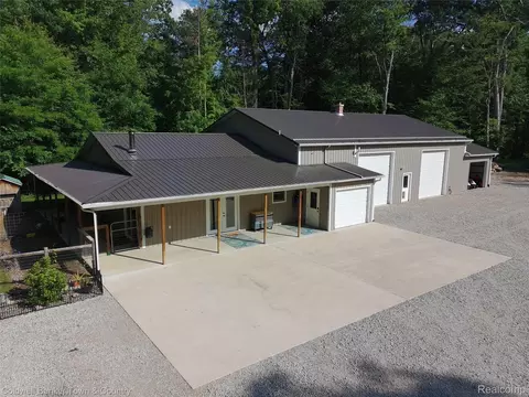 6150 Fleming Rd, Cohoctah, MI 48836