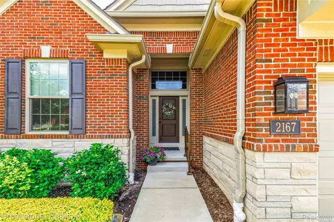 2167 Sanctuary Ct, Rochester Hills, MI 48309