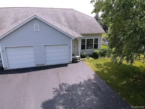 2015 Pauls Ct, Marysville, MI 48040