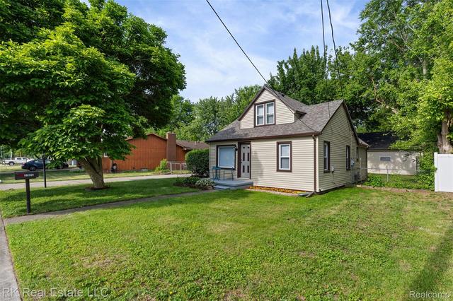 27073 Gilbert Dr, Warren, MI 48093