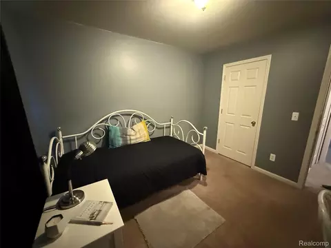 Bedroom - 488 Windy Blf, Flushing, MI 48433 photo 5 of 6
