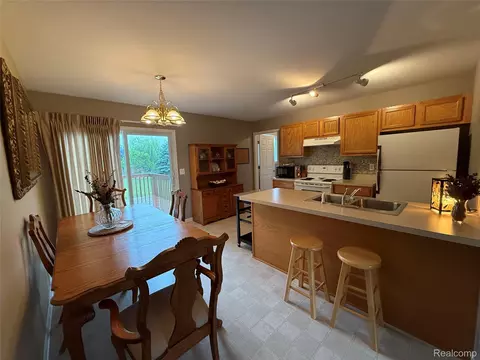 Dining - 488 Windy Blf, Flushing, MI 48433 photo 1 of 2