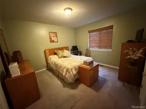 Bedroom - 488 Windy Blf, Flushing, MI 48433 photo 2 of 6