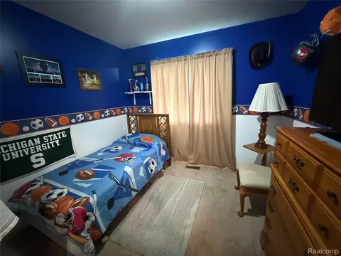 Bedroom - 488 Windy Blf, Flushing, MI 48433 photo 6 of 6