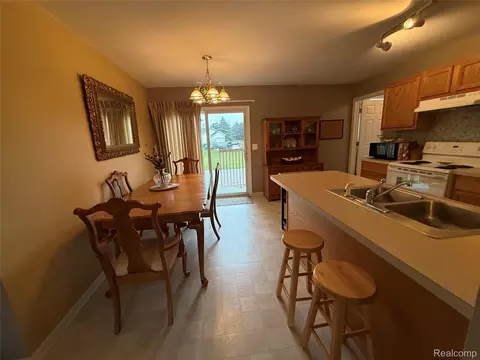 Dining - 488 Windy Blf, Flushing, MI 48433 photo 2 of 2
