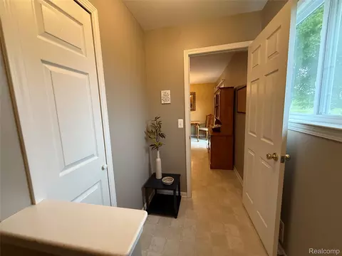 Entry Way - 488 Windy Blf, Flushing, MI 48433 photo 2 of 3