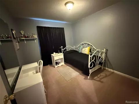 Bedroom - 488 Windy Blf, Flushing, MI 48433 photo 4 of 6