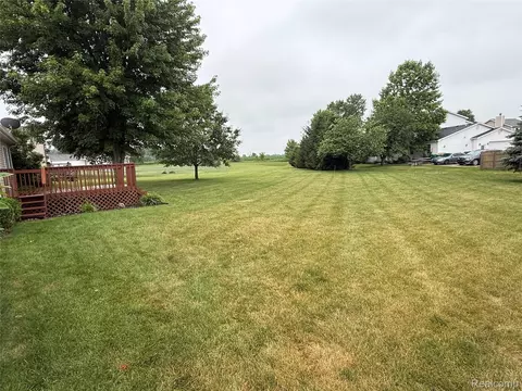 Exterior - 488 Windy Blf, Flushing, MI 48433 photo 5 of 7