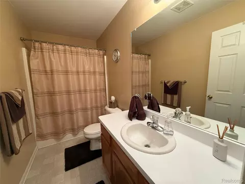 Bath - 488 Windy Blf, Flushing, MI 48433 photo 1 of 4