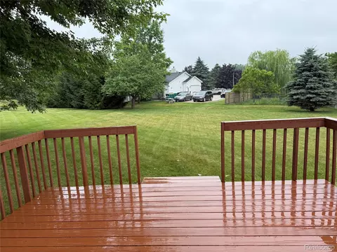 Exterior - 488 Windy Blf, Flushing, MI 48433 photo 2 of 7