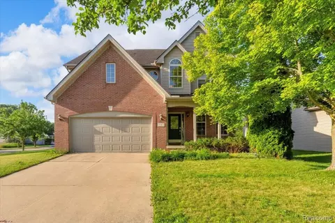 1143 Polo Dr, South Lyon, MI 48178