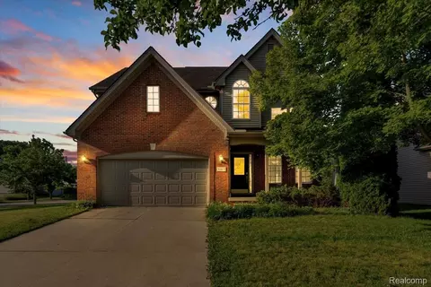 1143 Polo Dr, South Lyon, MI 48178