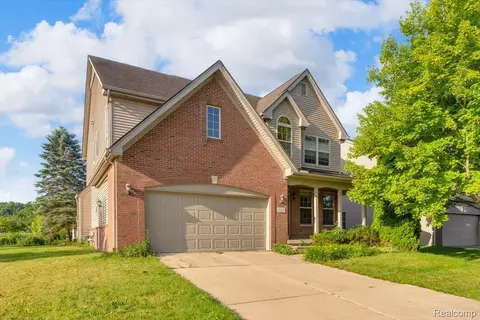 1143 Polo Dr, South Lyon, MI 48178