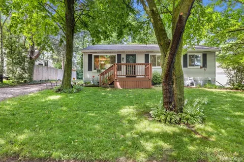 310 Mason Rd, Howell, MI 48843