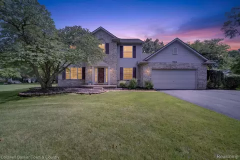 9016 Hyacinth Way, Green Oak, MI 48116